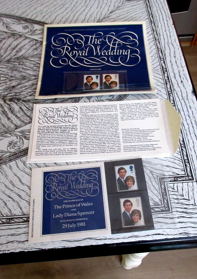 2 juegos de dos estampillas de la boda real del príncipe Carlos y Diana con libros Foto 1 de 4