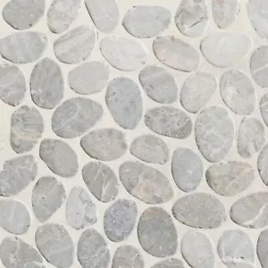 Rauchgrau geschnitten Kiesel Mosaik Wand- & Bodenfliese (11,37 $/Quadratfuß) - Bild 1 von 10
