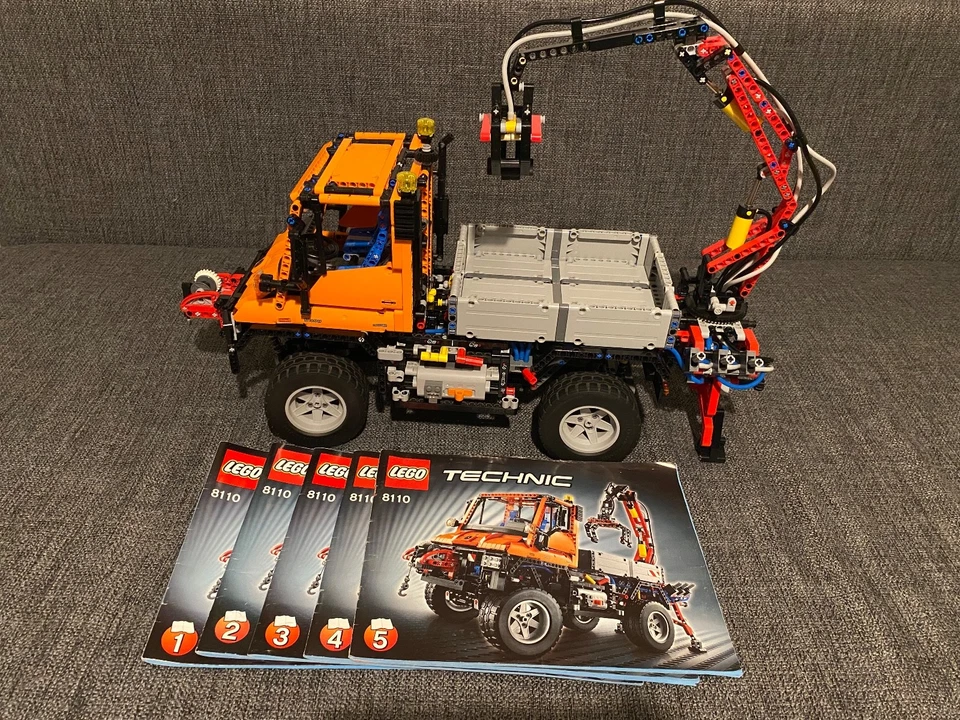 LEGO Technic 8110 Mercedes-Benz Unimog U400 mit Bauanleitungen - Bild 1 von 4