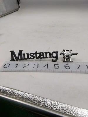 Mustang 1978 insignia de guardabarros Foto 1 de 4