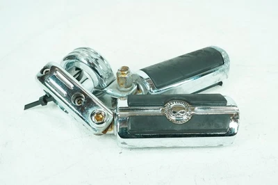 2005 Harley Touring Road Glide Front Right Left Highway Foot Pegs Willie G Skull Foto 1 de 4