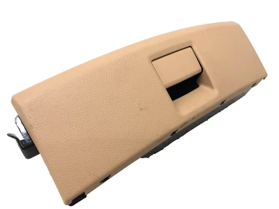 2015-2018 PORSCHE CAYENNE 前右手套盒存储比较 8K0882601D — 第 1/4 张图片