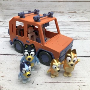 Moose Toys Bluey Family Cruiser & Actionfiguren - Bild 1 von 9