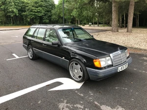 Mercedes 300d ESTATE DIESEL - Picture 1 of 11