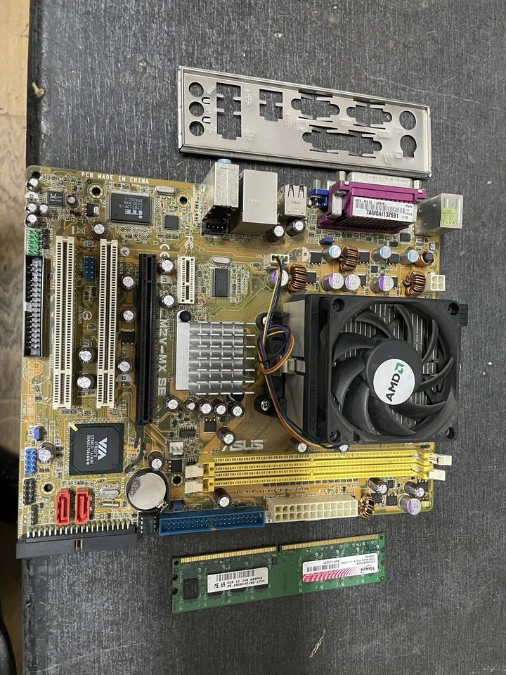 Scheda Madre Asus M2V-MX SE + CPU AMD Socket AM2 e Ram 2GB DDR2 - Immagine 1 di 4