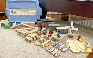 Thomas Train en bois lot de 100 pièces voie cliquée-clac complet en fourre-tout - Photo 1 sur 24