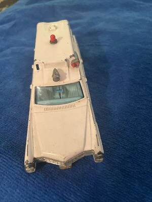 Dinky Toys - Cadillac Superior Rescuer en chasis Cadillac hecho en Inglaterra Foto 1 de 4