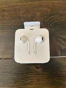 Apple Ohrhörer / AirPods (kabelgebundener Lightning Anschluss) - Bild 1 von 2