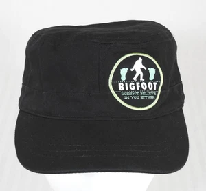 Sombrero ajustable estilo cadete Kepi negro BIGFOOT DOES'T BELIEVE IN YOU para mujer. - Imagen 1 de 14