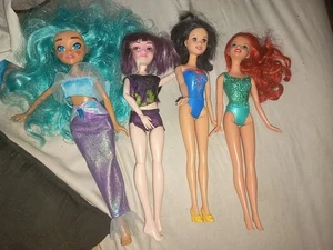 Lot Of 8 Dolls 6 Disney 1 Lol Surprise 1 Strawberry Shortcake - Picture 1 of 2