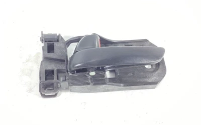 Manija interior de la puerta del conductor delantera izquierda Honda Odyssey 2018-2021 OEM. Foto 1 de 4