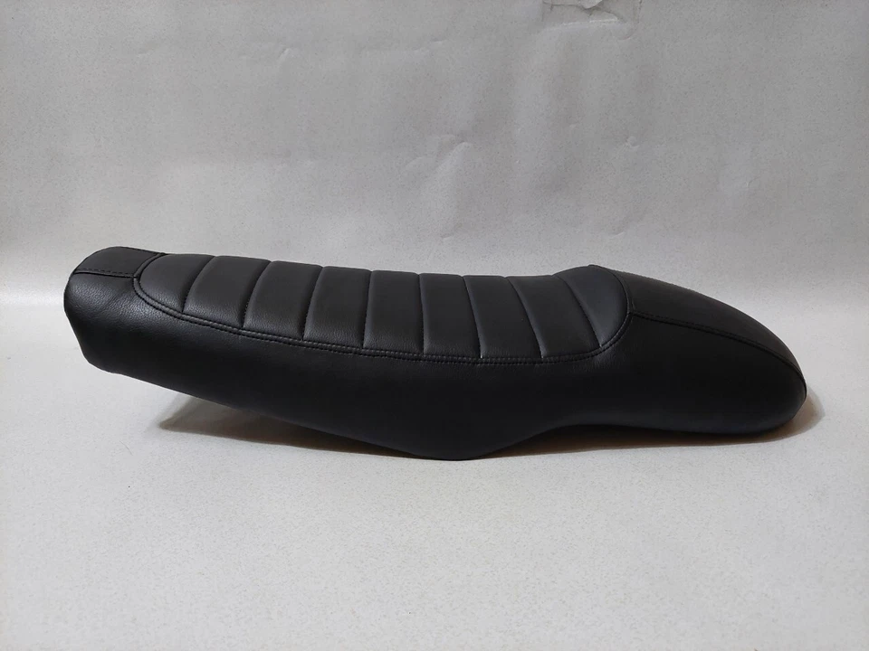 24" Brat Style - Honda CX500 Custom CX500 Deluxe Standard Café Racer Seat. Foto 1 de 4
