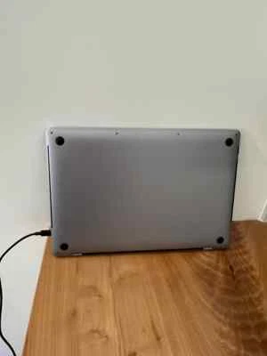 Apple 2017 15" MacBook Pro 3,1 GHz i7 16 GB 512 SSD, usado - excelente Foto 1 de 4