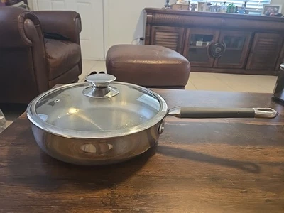 Sartén de acero inoxidable con tapa Martha Stewart Everyday (MSE) 9,76"  Foto 1 de 4
