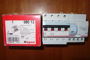 DISJONCTEUR DIFFERENTIEL 4POLES 40A 30mA TETRAPOLAIRE 40AMPERE 4P, LEGRAND TRI+N - Picture 1 of 6