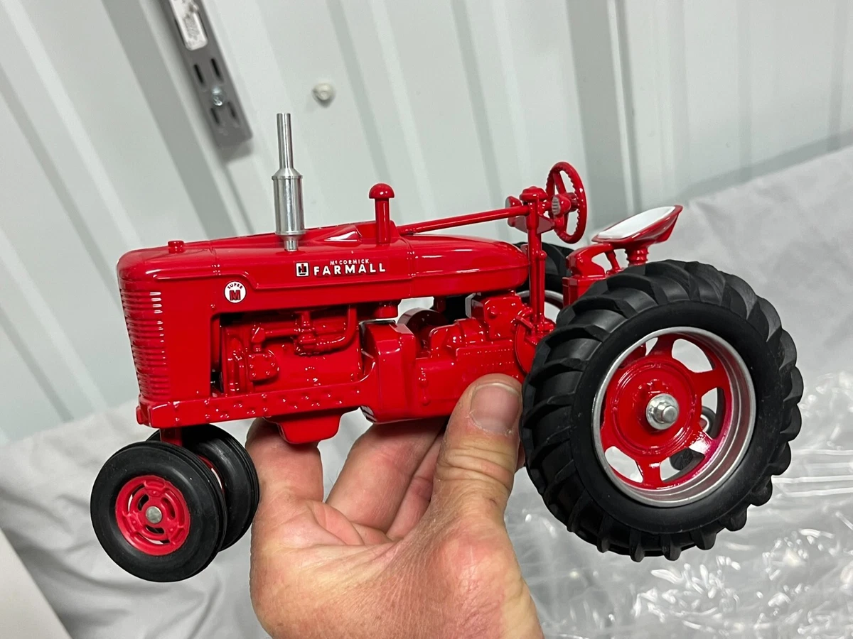Farmall Super M Tractor In Contemporary Manufacture Diecast Farm