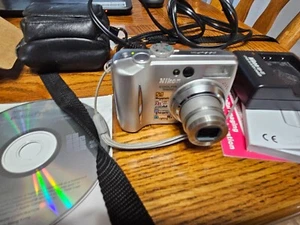 Nikon COOLPIX 5900 5.0MP Digital Camera Silver With Battery (WORKS) - Picture 1 of 10