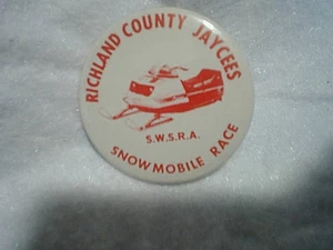 RICHLAND COUNTY JAYCEES SNOWMOBILE RACE PINBACK BUTTON,1972 Polaris,wisconsin - Picture 1 of 2