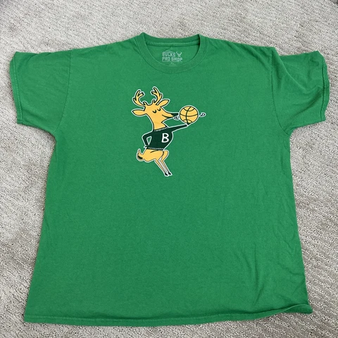 Milwaukee Bucks Vintage Logo T Shirt 1971 XL XLarge Bucks Pro Shop Cover