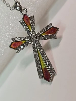 Collar Simple Cruz Roja y Amarilla Colgante Tono Plata Aleación y Circón Sintético Foto 1 de 4