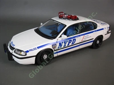 Maisto NYPD New York Police Dept Car #2785 2000 Chevrolet Impala 1:18 Premiere - Imagem 1 de 4