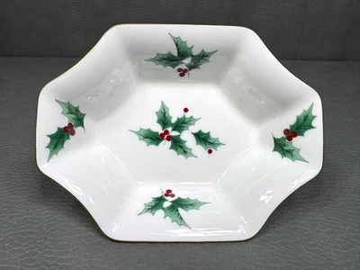 Plato de caramelo de acebo cinta de vacaciones de Navidad Mikasa Bone China Foto 1 de 3