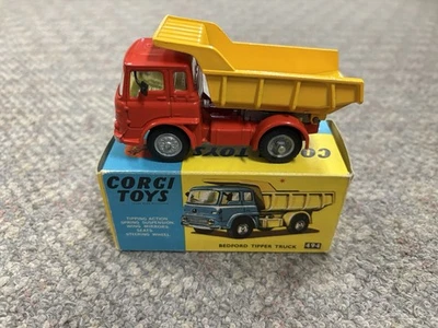 + Винтажные игрушки Corgi # 494 красный и желтый самосвал Bedford с коробкой - Изображение 1 из 4