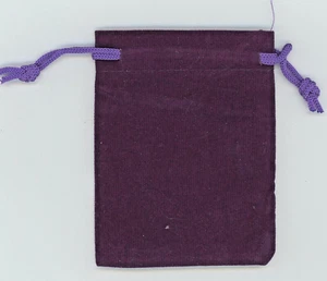 1 Geschenktüte lila Samt 3 5/8" Höhe x 2 7/8" mit Kordelzug Beutel Neu B5-B7 - Bild 1 von 2