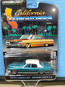 1/64 GREENLIGHT CALIFERIA LOWRIDERS 1973 SEDÁN CADILLAC DeVILLE AZUL BLANCO TOP - Imagen 1 de 2