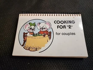 Cooking for "2" for Couples - 1982 Cookbook - small spiral book G & R PUBLISHING - Foto 1 di 7