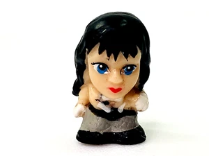 DC Universe Squinkies Serie 1 Zatanna 3/4" Rubber Mini Mystery Figur - Bild 1 von 4