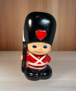 Banco de monedas de la Guardia Real Británica molde soplado de colección 8" Palacio de Buckingham - Imagen 1 de 7