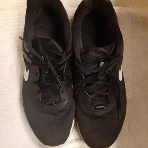 Size 11.5 - Nike Revolution 6 Next Nature Black White - Picture 1 of 7