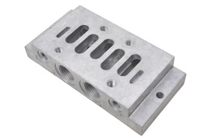 BOSCH AVENTICS connection plate 1 825 503 149, ISO 3 Sub Base G1/2 Input Ports - Picture 1 of 5