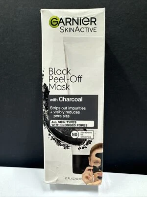 Mascarilla despegable negra Garnier Skin Active con carbón reduce los poros tamaño 1,7 fl oz Foto 1 de 4