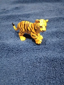 Safari Ltd STANDING TIGER CUB Baby Cat Animal Wildlife Figure 1996 Safari Toy - Picture 1 of 3