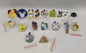 Paquete de 18 prendedores comerciales de los parques de Disney - Imagen 1 de 5