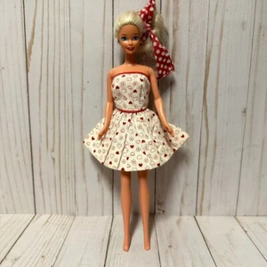 Barbie Vintage Twist & Turn Bambola Con Gambe Piegabili Bianco Rosso Cuore Vestito 1966 - Foto 1 di 20