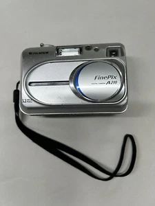 Fujifilm FinePix A Series A210 3.2MP Digital Camera - Silver - Tested & Working - Imagen 1 de 8
