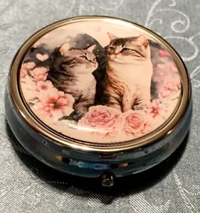 KITTENS CATS~TINY 1-1/2" ROUND PILL BOX FOR TRAVEL WITH 3 COMPARTMENTS - Picture 1 of 2