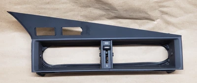 Acabamento de grade de ventilação central Mercedes Benz 190E 190D W201 fabricante de equipamento original - Imagem 1 de 4