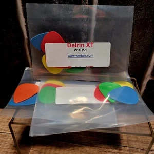 Paquete de 5 muestras de púas de guitarra texturizadas Wedgie DELRIN XT | delgadas, medianas y pesadas - Imagen 1 de 1
