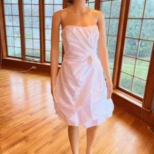 * White Taffeta Ruch Rose Strapless Knee Length Wedding Dress Bridal Gown Size 8 - Picture 1 of 10