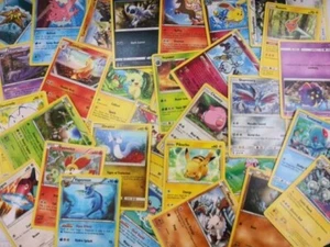 Pokémon GROSSPACKUNG Lot 100 Karten - ALLE englischen Commons, selten, Holos, KEINE ENERGIE - Bild 1 von 1