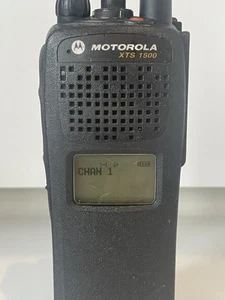 MOTOROLA XTS 1500 UHF 450-520 MHz Battery/Antenna ~~ Free Programming ~~!!! - Afbeelding 1 van 8