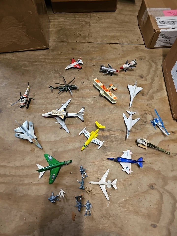 Lot Of 16 Vintage Diecast Collectible Planes And Helicopters Space Shuttle  - Image 1 of 4