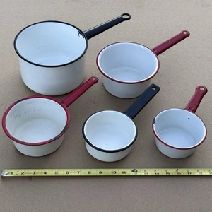 Sartén para salsa 5 de colección roja con mango de esmalte blanco y negro - Imagen 1 de 15