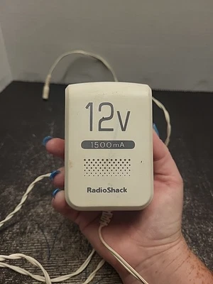 Adaptador de CA Radio Shack Blanco 273-1779 120VAC 60HZ 28W 12V DC 1500mA Foto 1 de 4