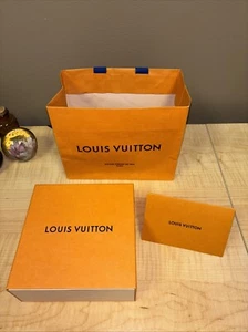 Auténtico bolso de compras Louis Vuitton, caja, tarjeta 8,5” x 4,5” caja 6,75” x 6,75” - Imagen 1 de 23