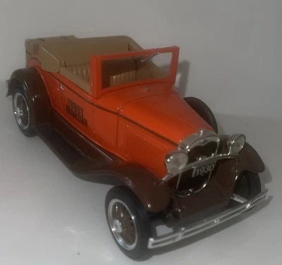 Trust Worthy - 1:25 Diecast 1930 Modelo A Roadster - Baúl, Asiento Rumble Banco de Monedas Foto 1 de 4